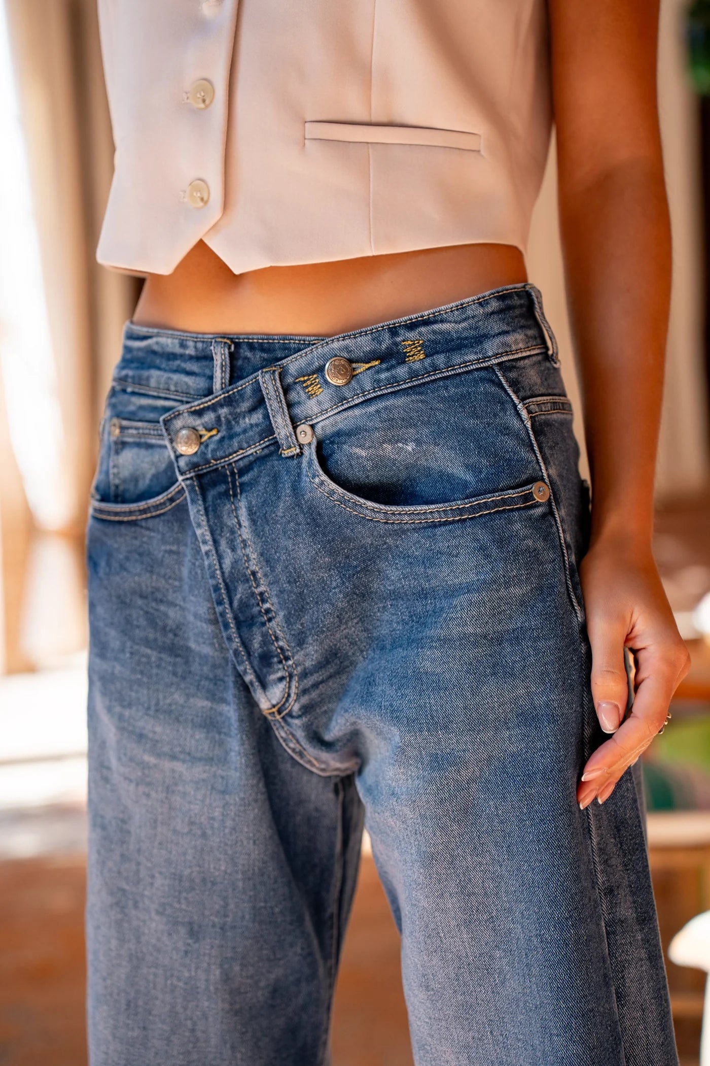 Noraâ„¢ | Loose Fit Jeans met Asymmetrische Sluiting